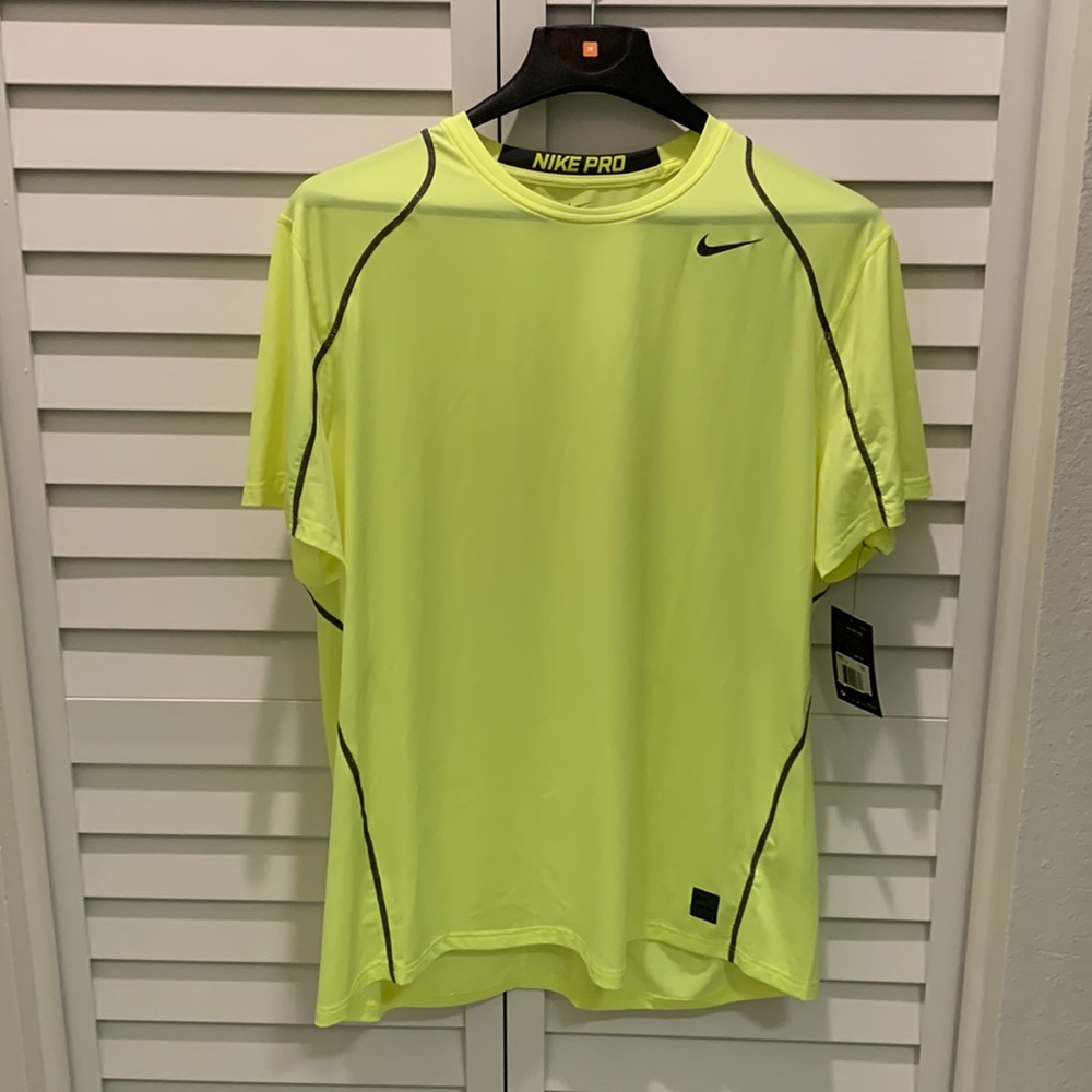 Nike Pro Dry Fit Fitted t-shirt in size XXL. Color: Yellow